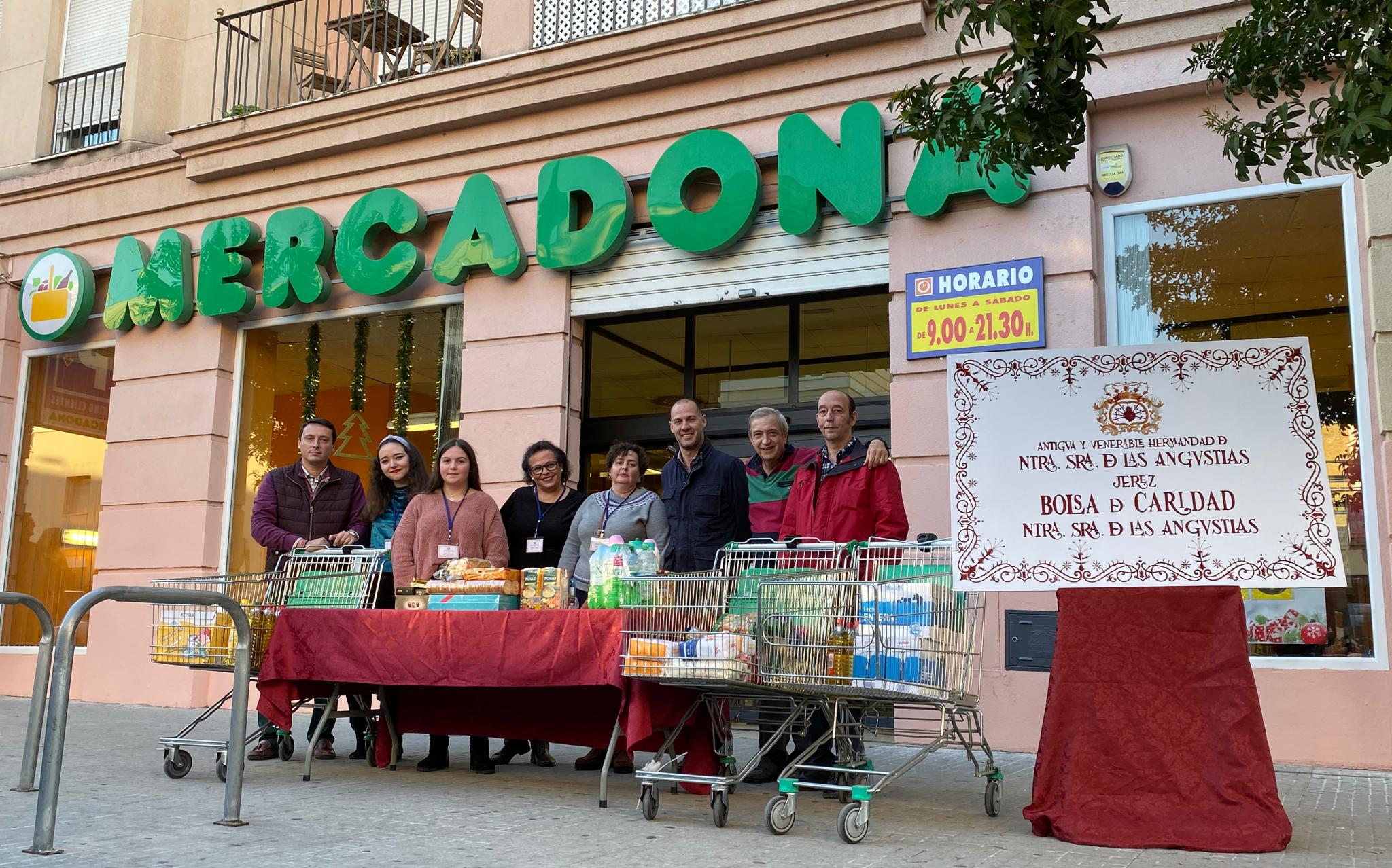 Recogida de alimentos de la Bolsa de Caridad en Mercadona de Pío XII 1