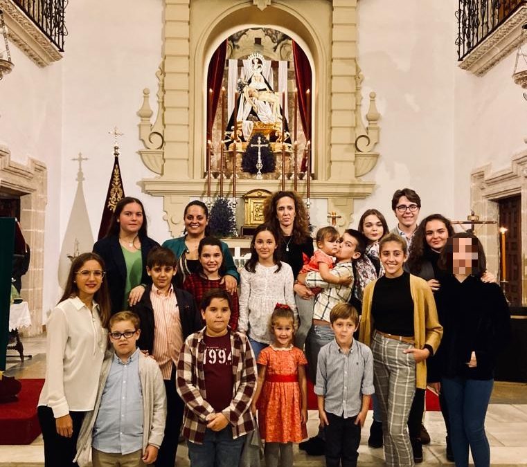 Fotografías participación del Grupo Joven e Infantil en primera misa del mes de Noviembre 2019