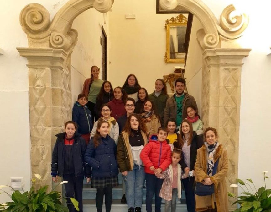 Visita del Grupo Joven e Infantil al Obispado de Jerez