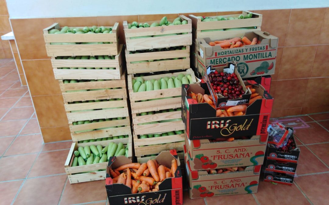 Entrega de frutas y verduras al Hogar San Juan