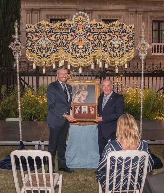 Asistencia a la presentación de la nueva bambalina de María Santísima de la Concepción Coronada