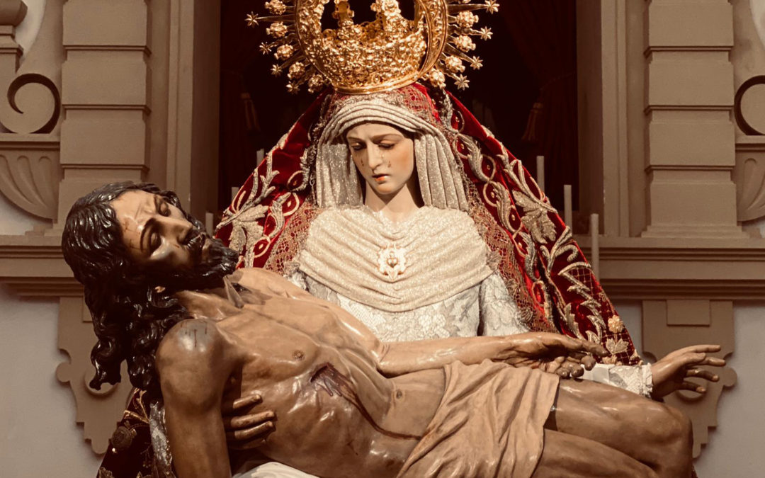 Fotografías de Nuestra Señora vestida para el Rosario de Aurora y Veneración de los fieles