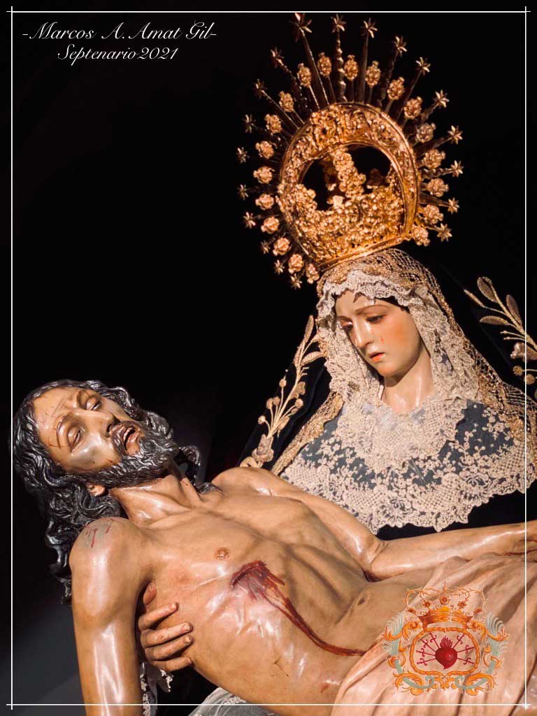 Cambio de vestimenta de Nuestra Señora de las Angustias para el Solemne Septenario (2)