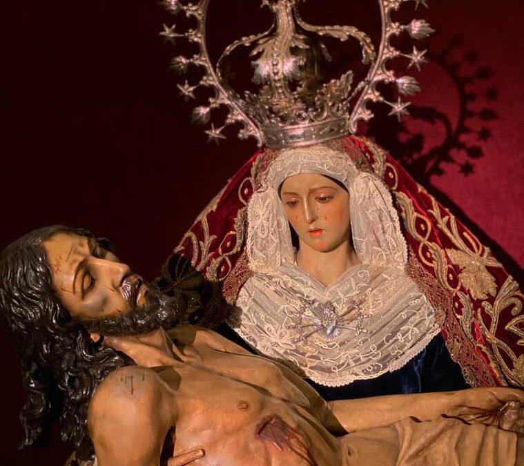 Fotografías de Nuestra Señora vestida para el Solemne Triduo en honor a la Festividad de los Dolores de la Santísima Virgen María del 2021