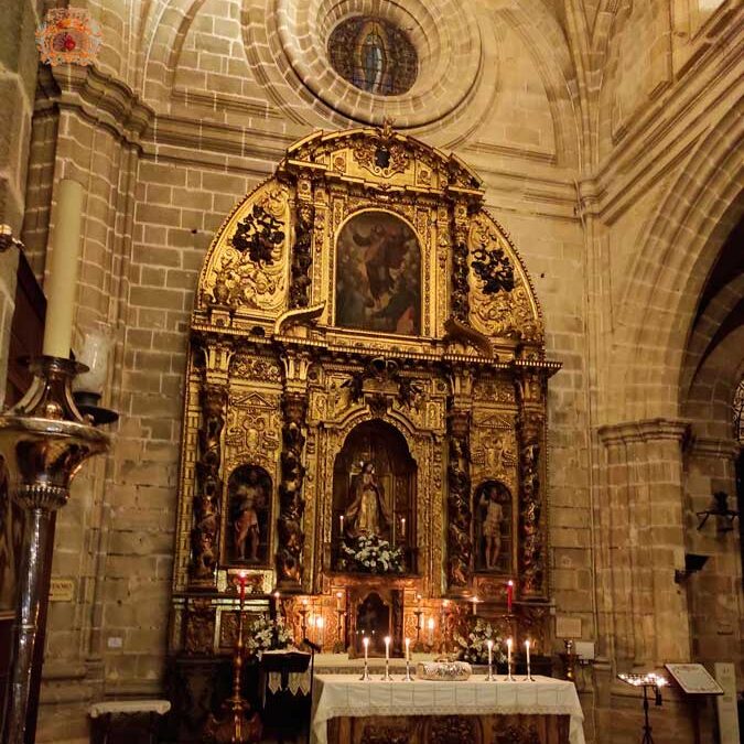 Fotografías de la Hora Santa ante el Santísimo Sacramento en la Santa Iglesia Catedral