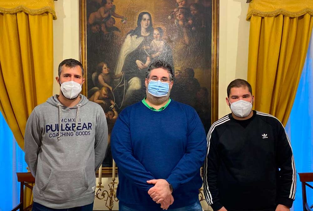 Firma de contrato con el Grupo de Acólitos “El Cirial” para los Cultos Cuaresmales 2022