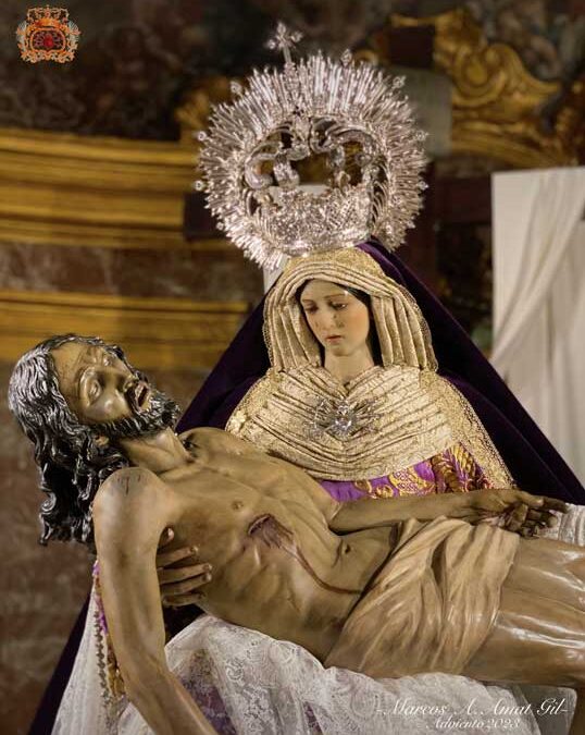 Cambio de vestimenta de Nuestra Señora de las Angustias para la llegada del Adviento del 2023