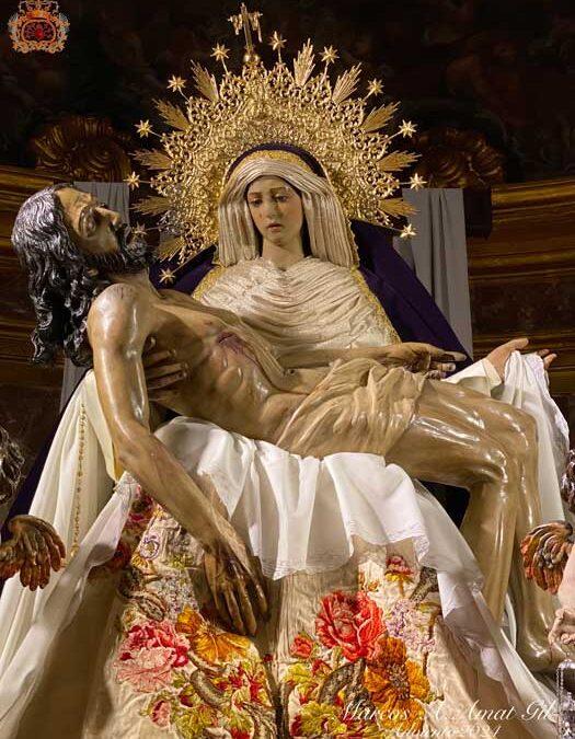 Cambio de vestimenta de Nuestra Señora de las Angustias para la llegada del Adviento del 2024