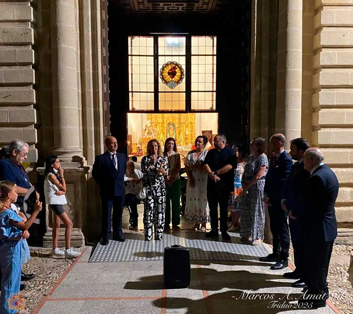 Entrega del codal de Nuestra Señora de las Angustias al Donante de Sangre Distinguido del Año 2025