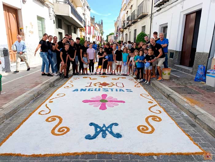 Fotografías del montaje de la alfombra y Procesión de Nuestra Señora de la Merced Coronada 2025